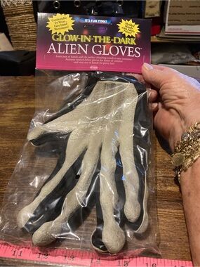 Vintage Fun World alien gloves